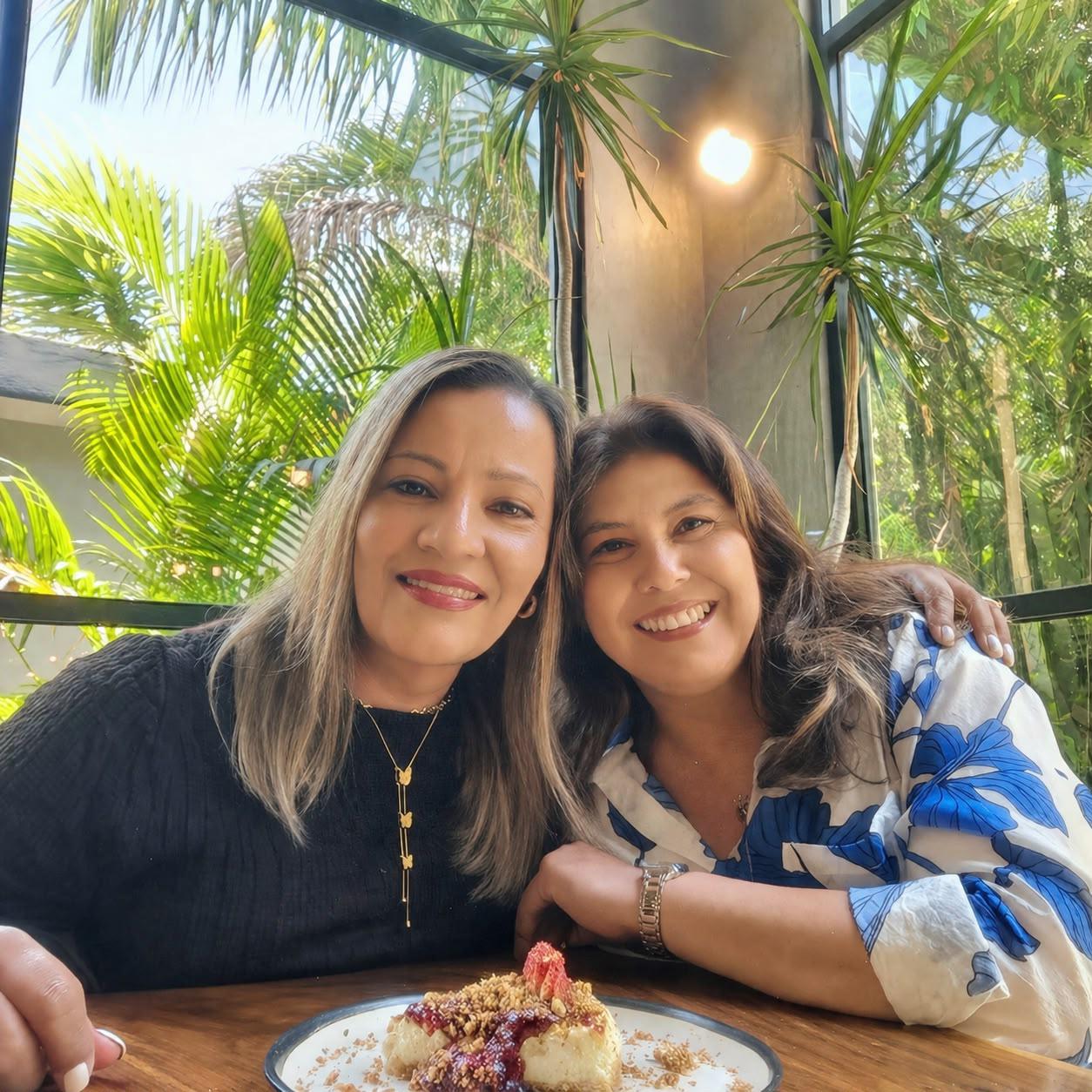 $!Claudia con Elvia Yuriar.