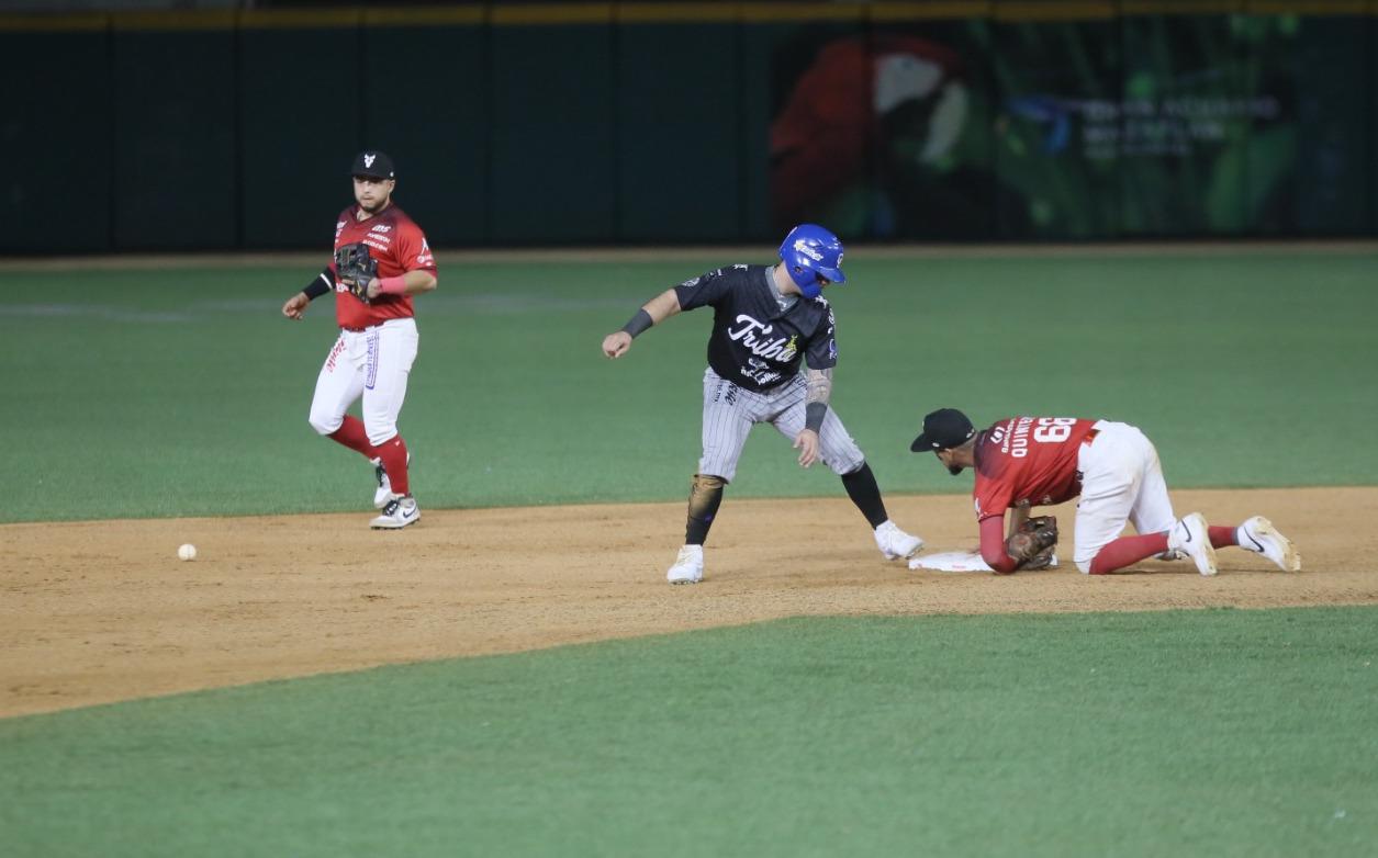 $!Yaquis acaricia liderato general al blanquear a Venados