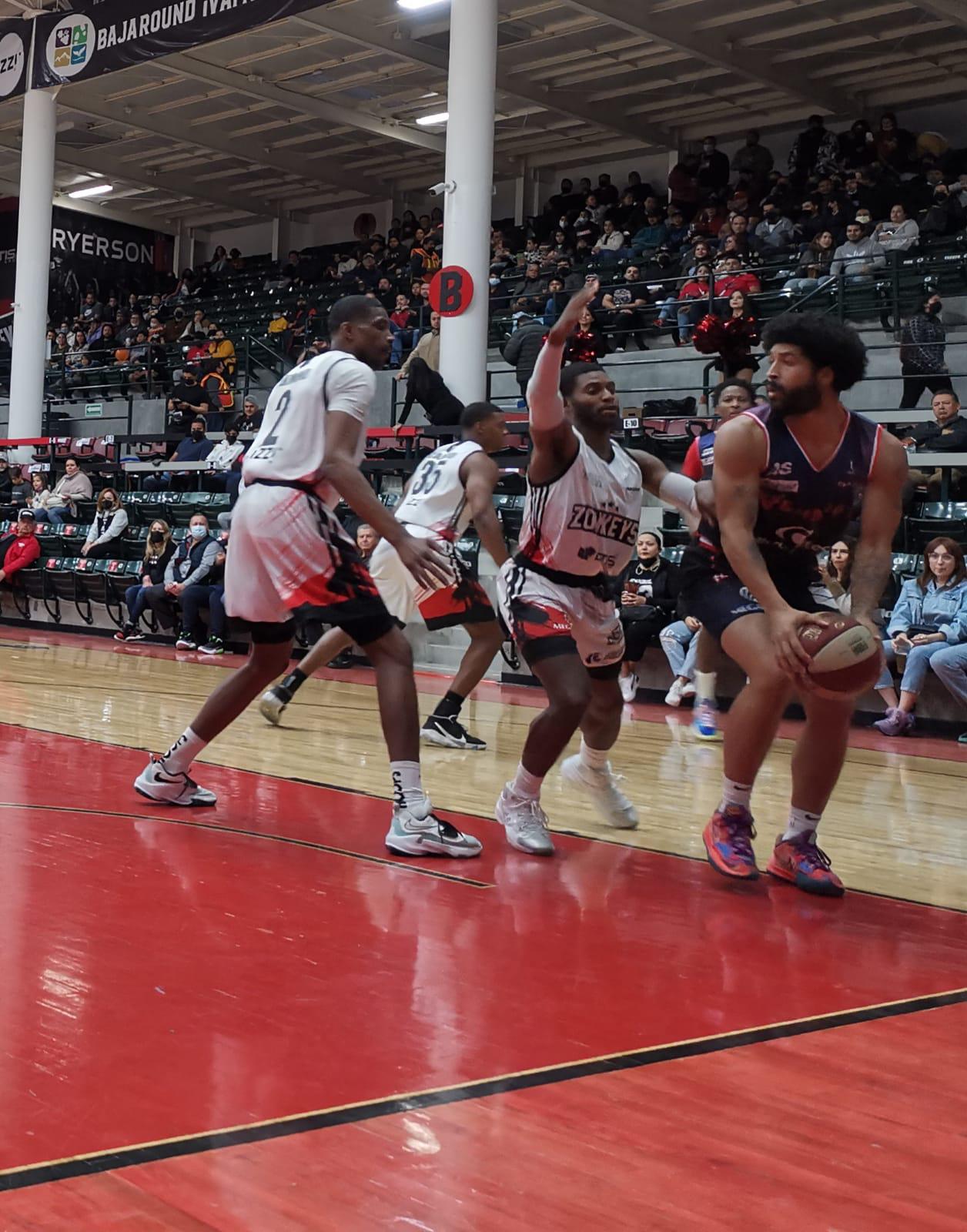 $!Venados Basketball sale del bache y vence a Zonkeys