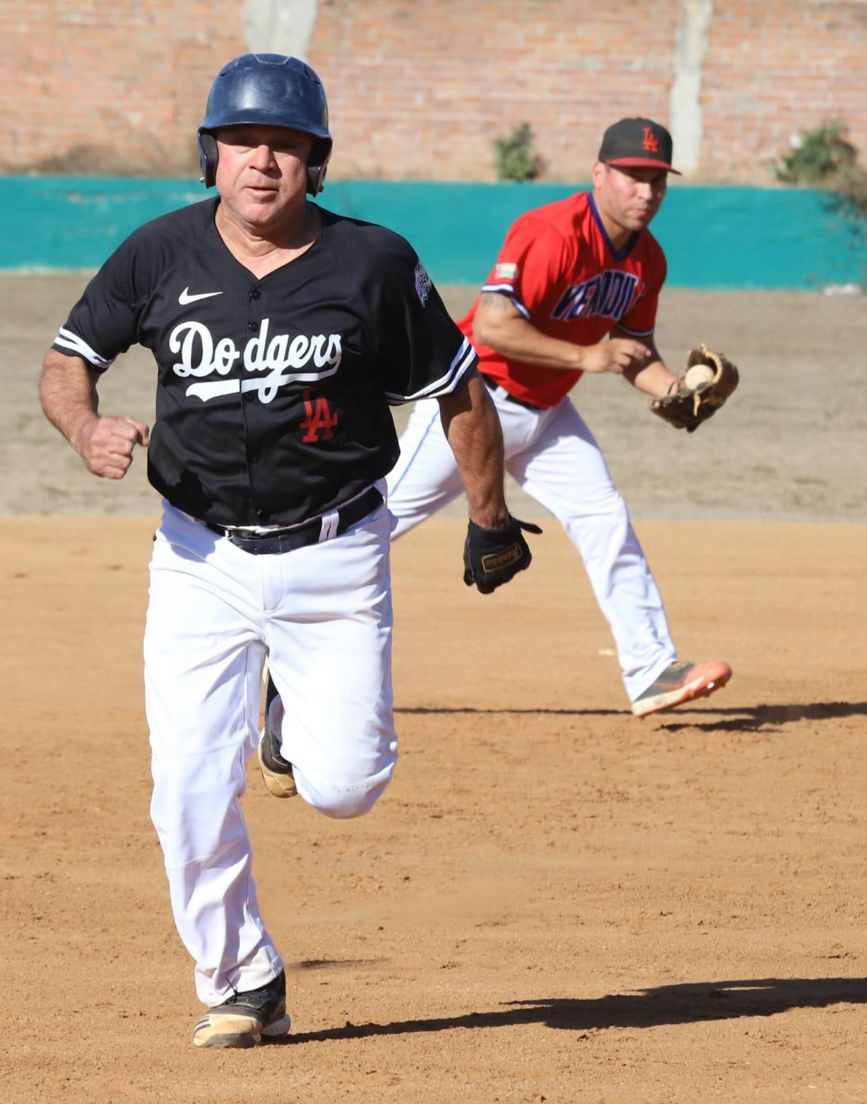 $!Familia Kelly pierde su calidad de invicto en Liga Meseros
