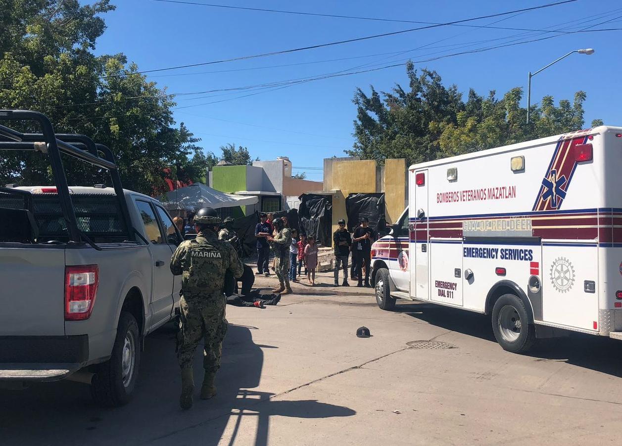 $!Patrulla de la Marina arrolla a motociclista en el fraccionamiento Santa Fe, en Mazatlán