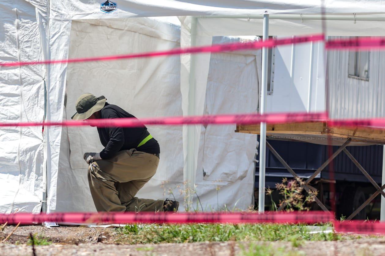 $!Inician exhumaciones en la segunda etapa de la fosa común del Panteón 21 de Marzo