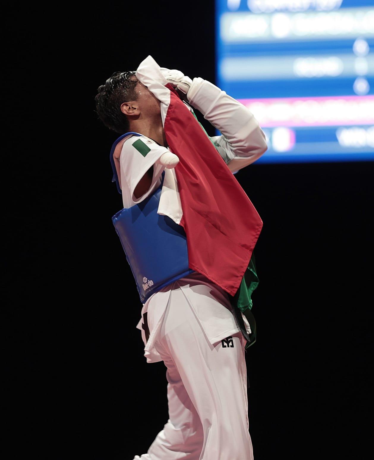 $!¡Juan Diego García es de oro! El sinaloense conquista el título del taekwondo en su debut en los Paralímpicos