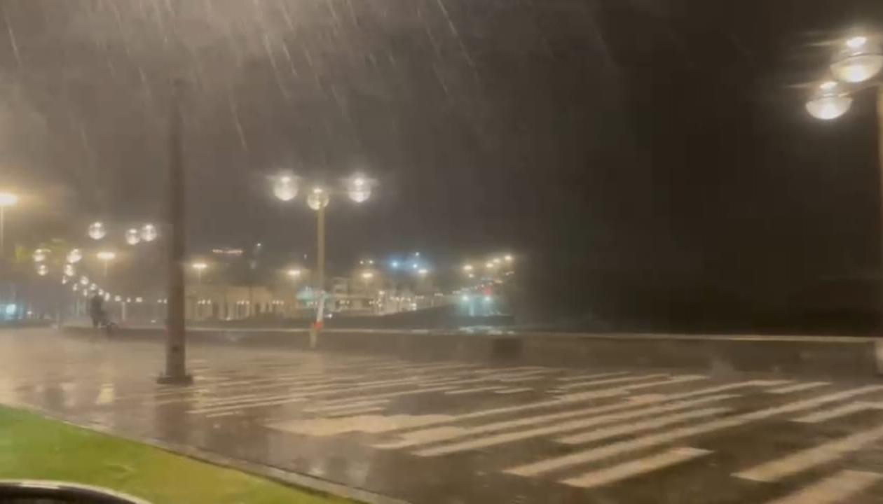 $!Tormenta eléctrica sorprende a Mazatlán este jueves