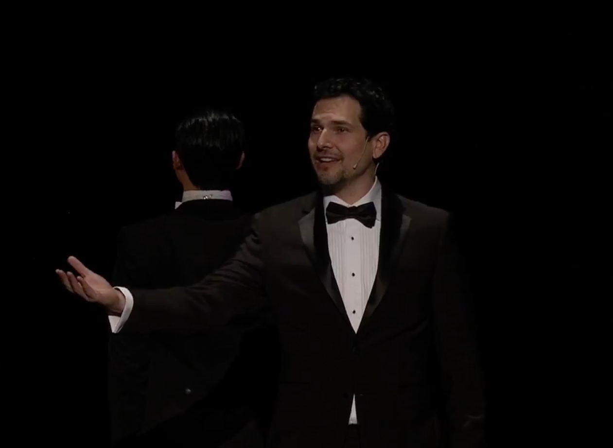 $!Alan Estrada participa en el homenaje.