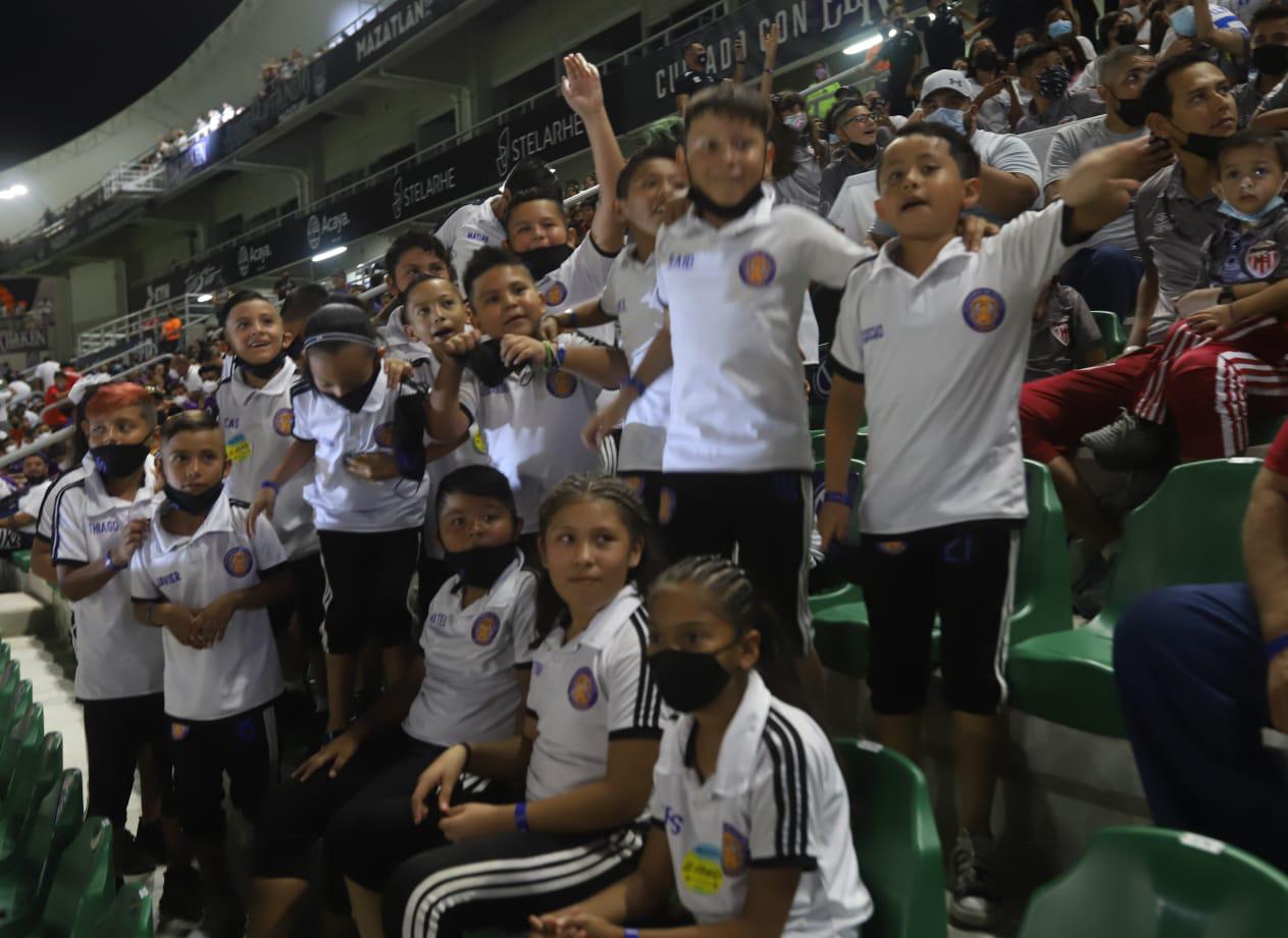 $!Inauguración de la Copa Mazatlán de Futbol llena el Kraken de algarabía