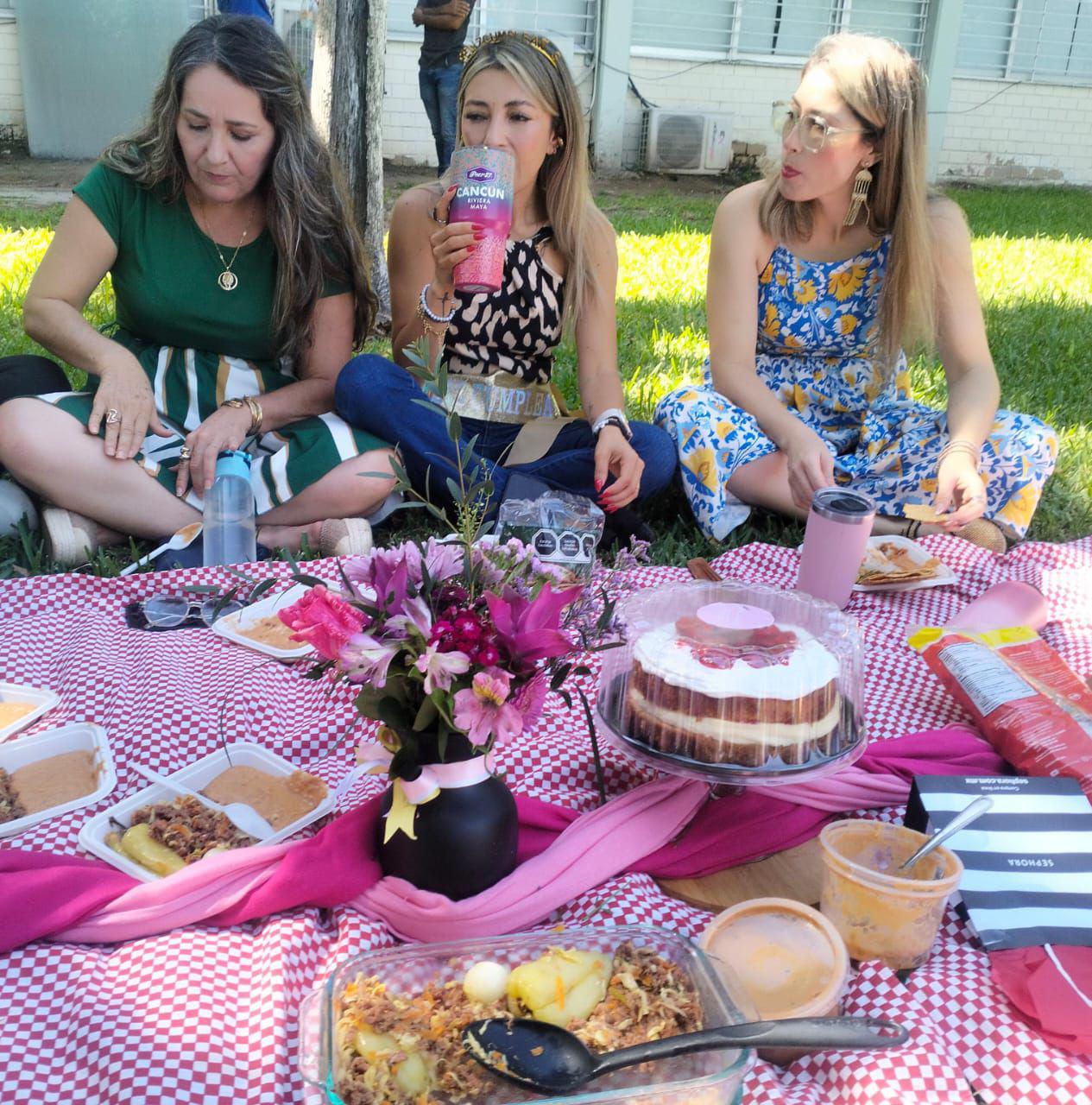 $!Nora Beltrán, Diana García y Abigail Soto.