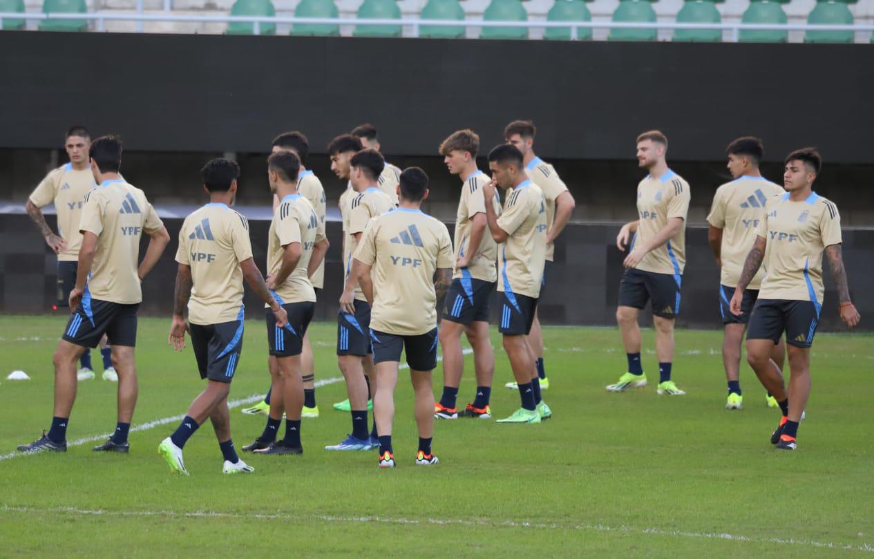 $!Entrena y reconoce terreno Argentina Sub 23 en el Estadio El Encanto