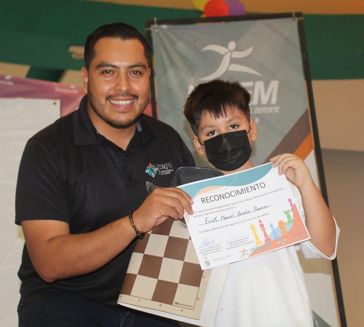 $!Coronan ajedrecistas gran actuación en el Municipal de Ajedrez