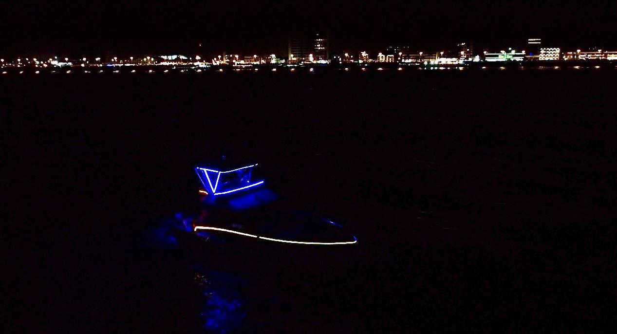 $!Yates ‘multicolores’ adornan la bahía de Mazatlán en el primer Desfile de Luces sobre el Mar
