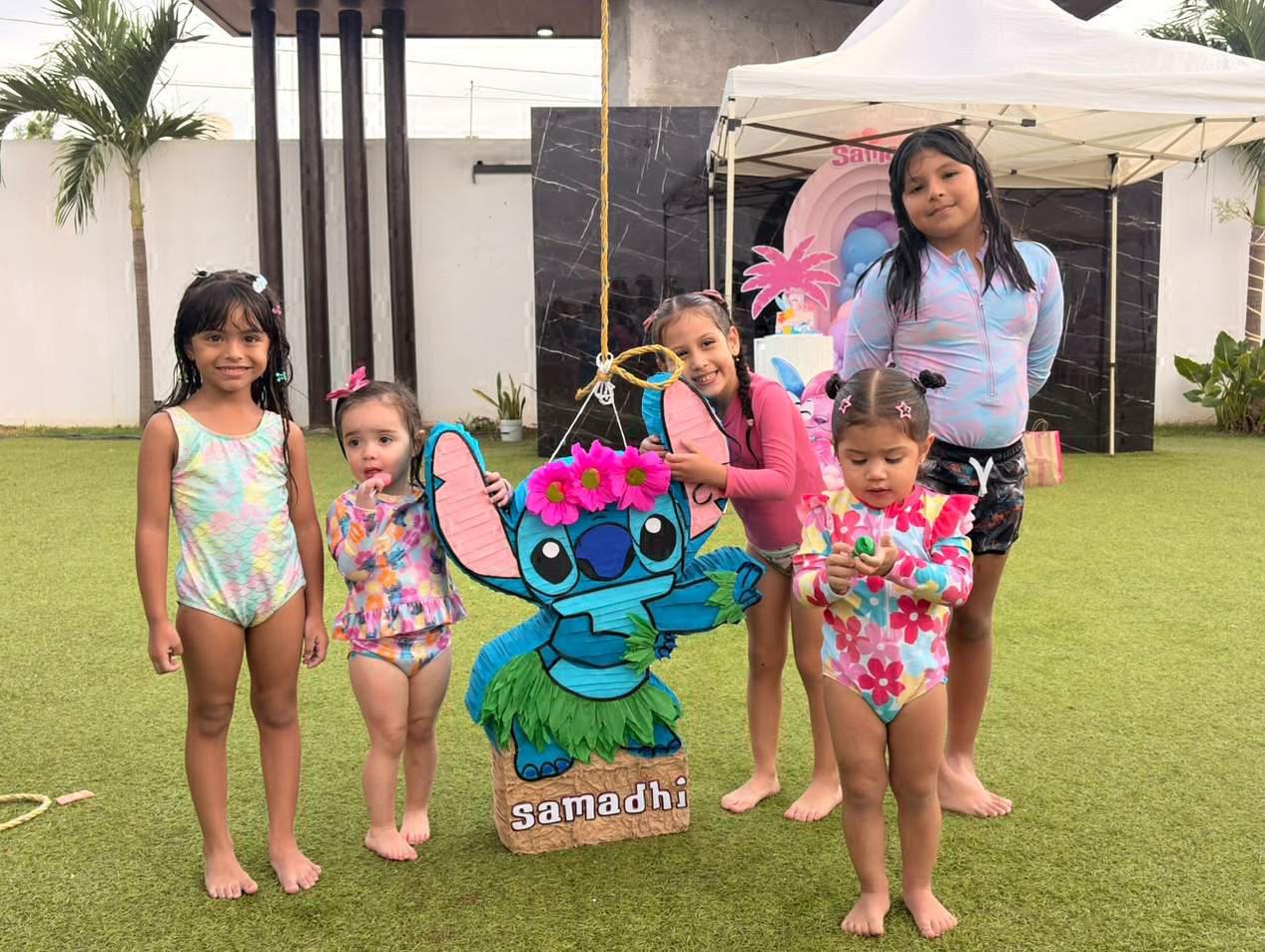 $!La cumpleañera con sus amiguitas Miranda, Luciana, Livier, Mariel y Angelique.
