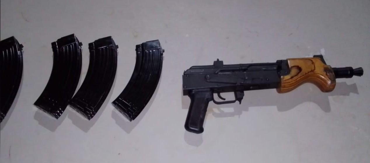 $!Detienen a hombre con fusil AK-47 en punto de revisión al norte de Culiacán