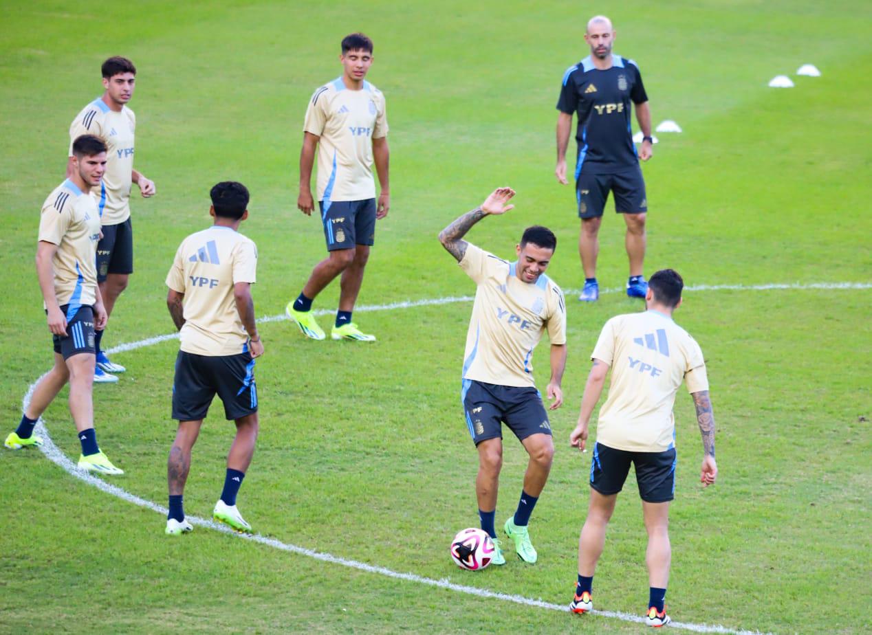 $!Entrena y reconoce terreno Argentina Sub 23 en el Estadio El Encanto