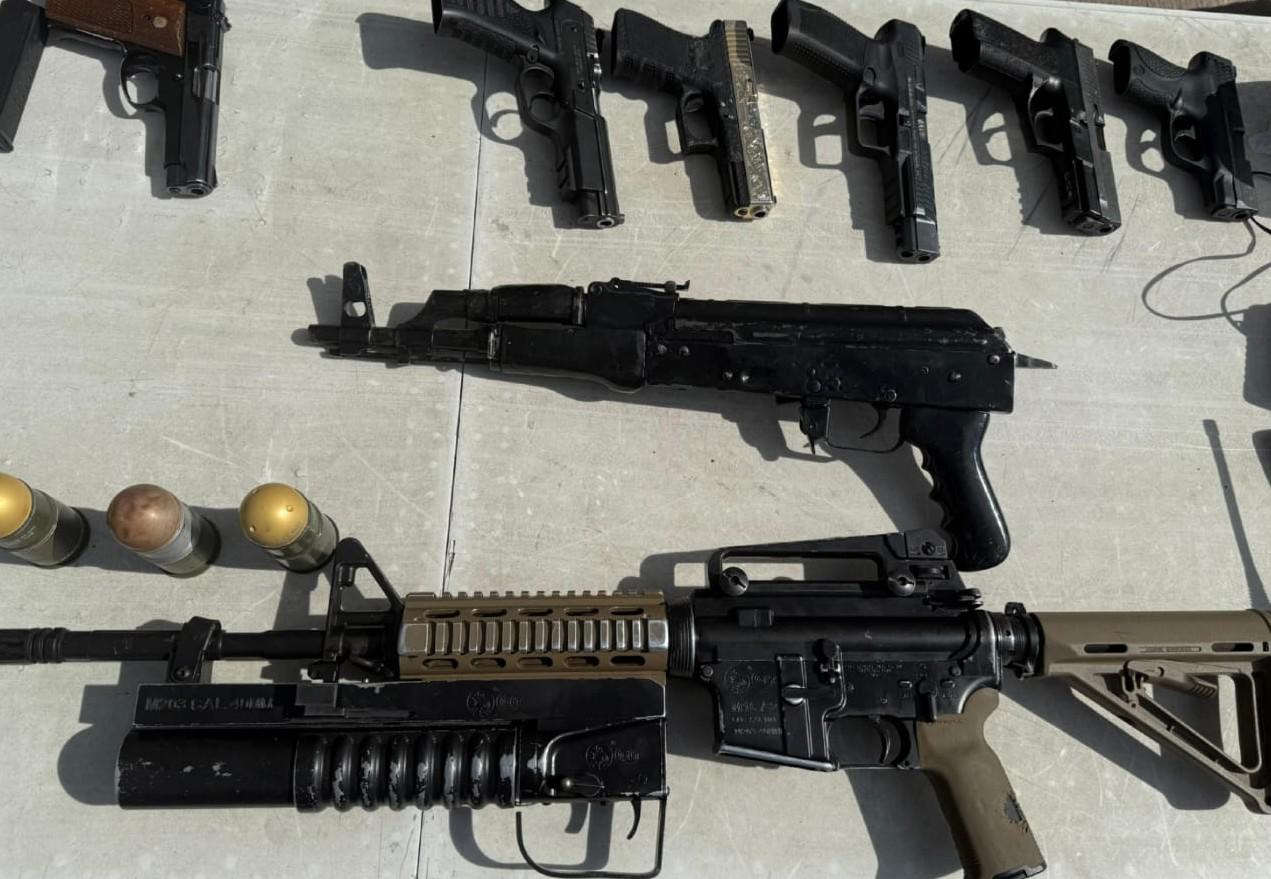 $!Cateo en Penal de Aguaruto deja arsenal, granadas y droga asegurados en Culiacán