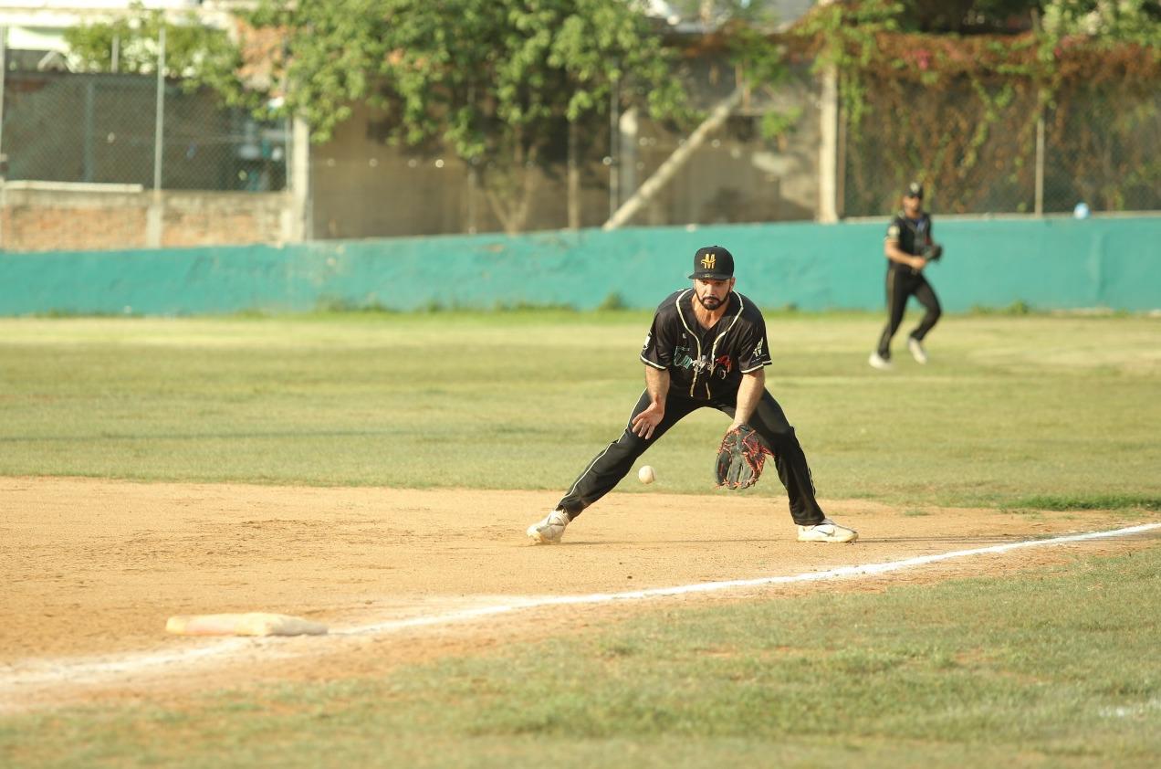 $!Lino’s empareja récord en Liga Meseros al Bat