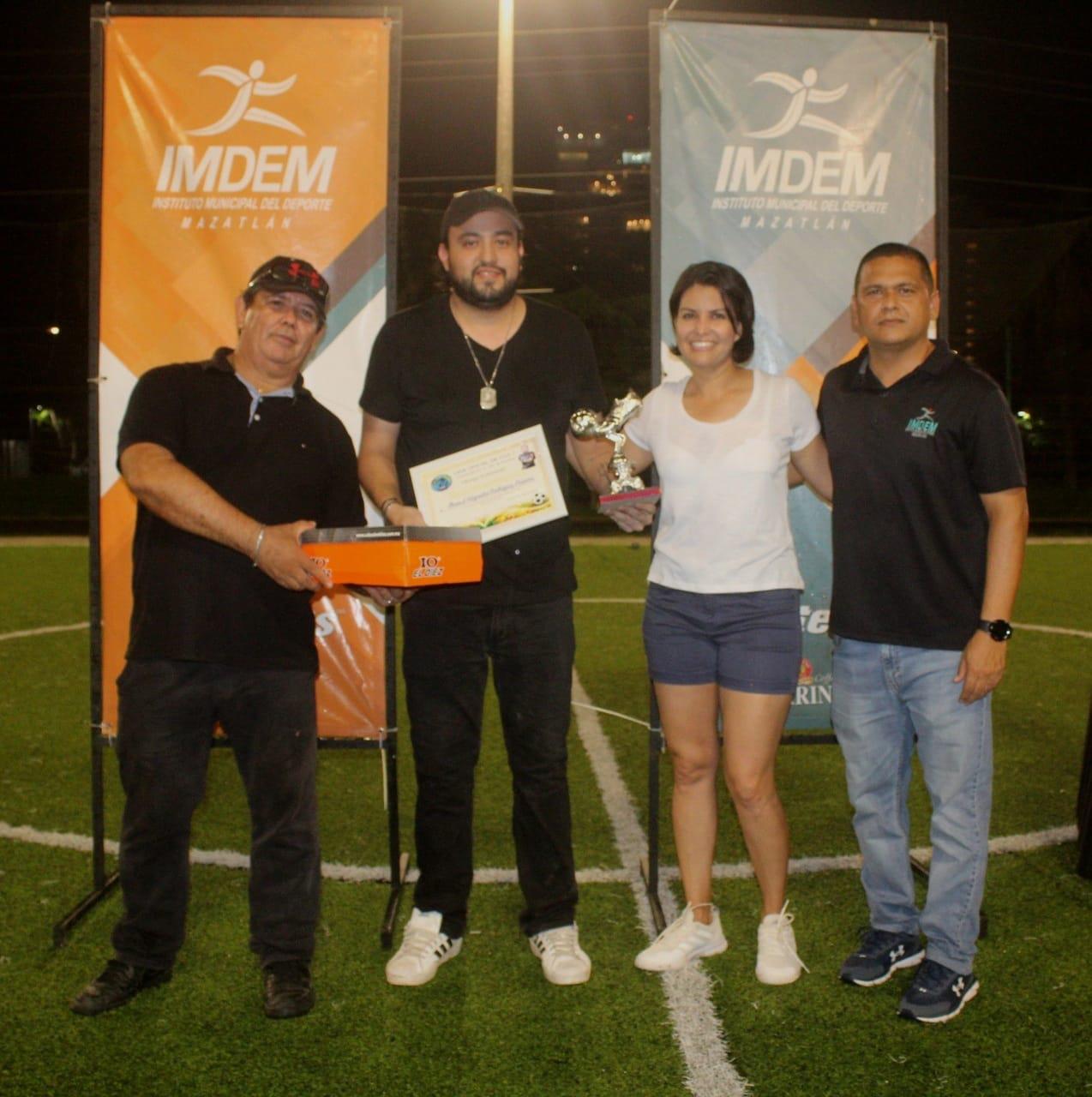 $!Premian a lo mejor de las ligas de futbol del Kilómetro Cero