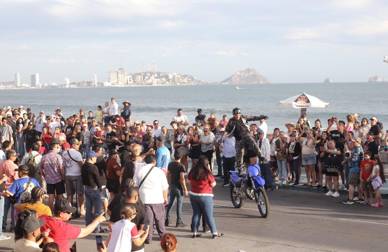 $!Rugen los motores en el magno desfile de la Semana de la Moto Mazatlán 2026