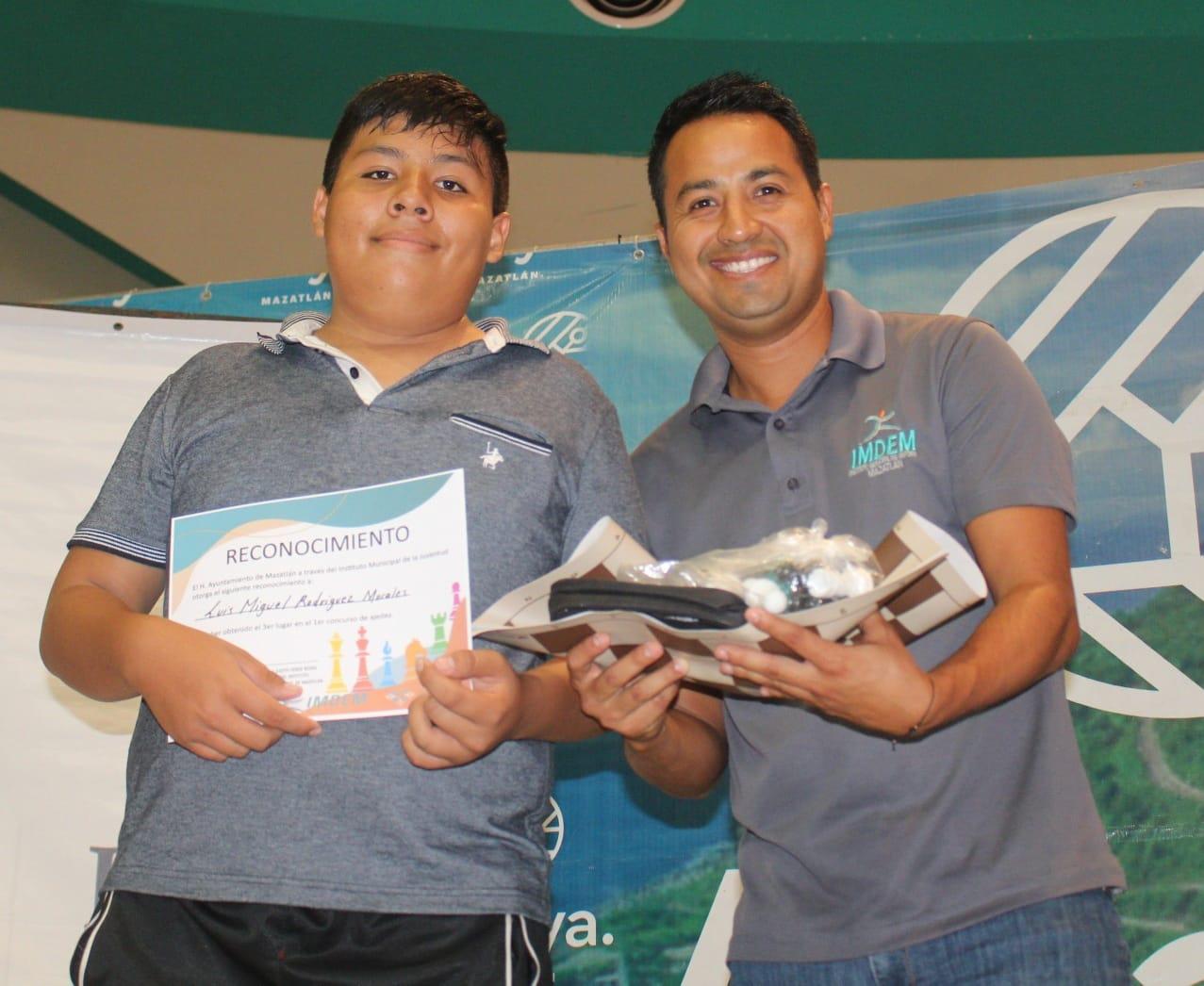 $!Coronan ajedrecistas gran actuación en el Municipal de Ajedrez