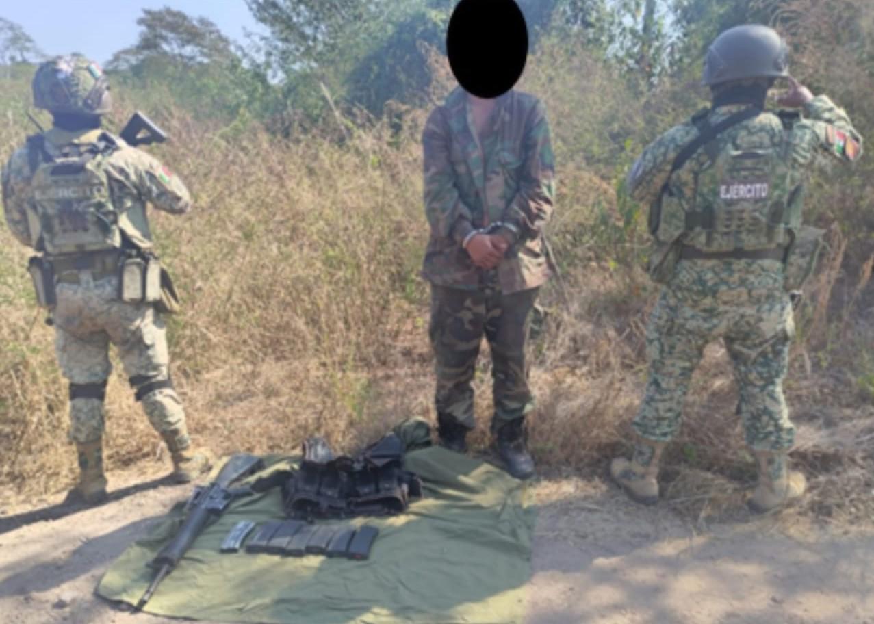 $!Ejército desactiva 86 explosivos improvisados en Concordia y detiene a un civil en Elota