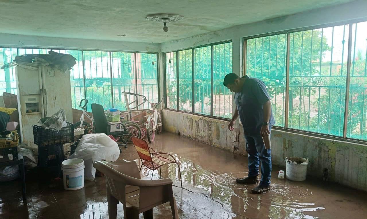 $!Por lluvias se desborda canal en Costa Rica y daña cinco viviendas