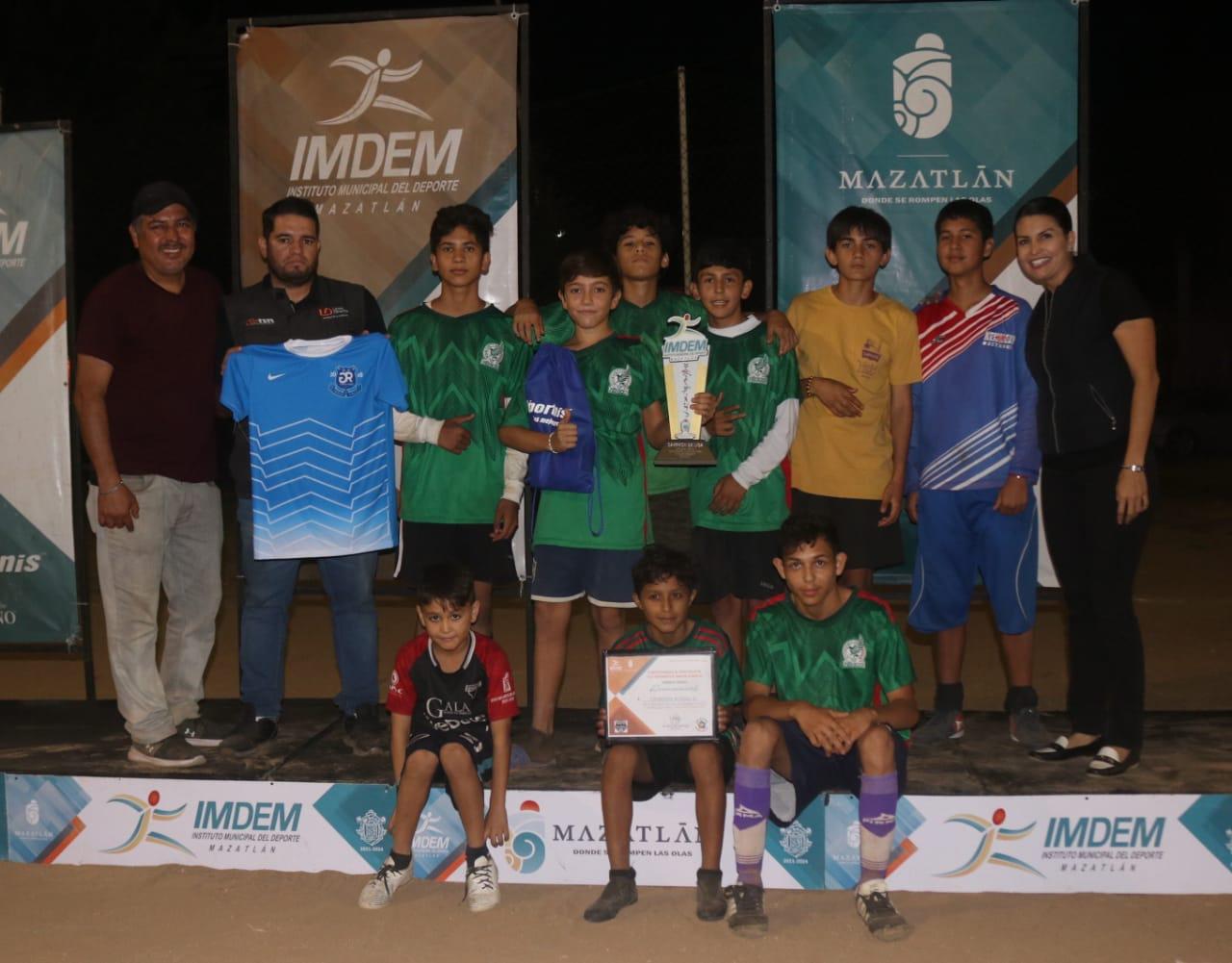 $!Premian al talento del Torneo de Futbol Intercolonial