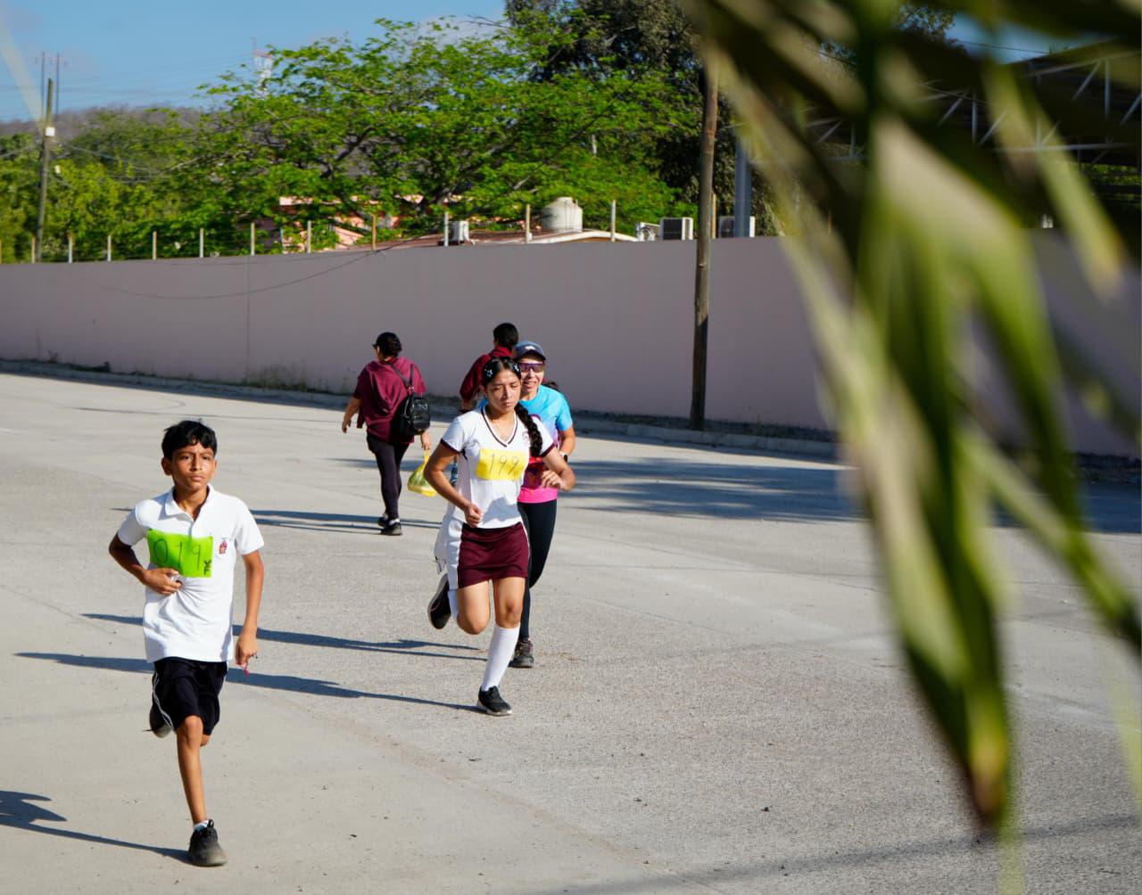 $!Carrera Kilómetros por la Paz une a El Castillo en Mazatlán