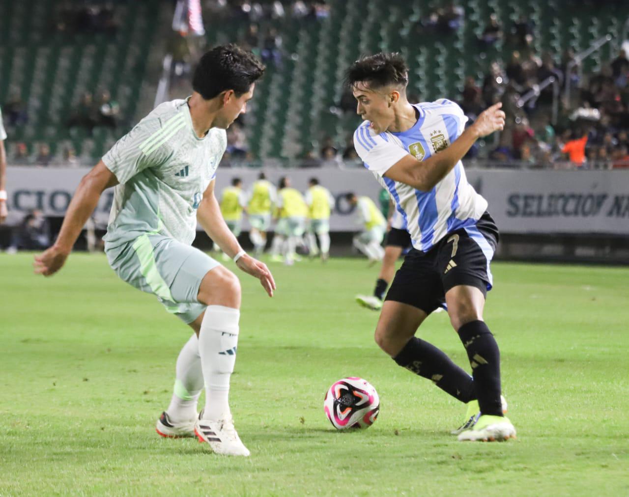 $!¡Sencillito! Argentina golea a México en el Estadio El Encanto