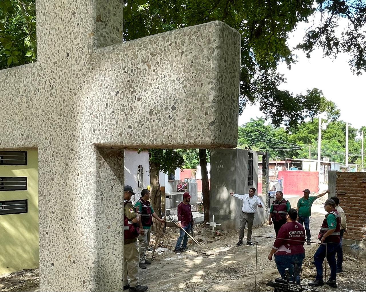 $!Por el Día de Muertos, Protección Civil ‘señaliza’ áreas de riesgo en panteones de Culiacán