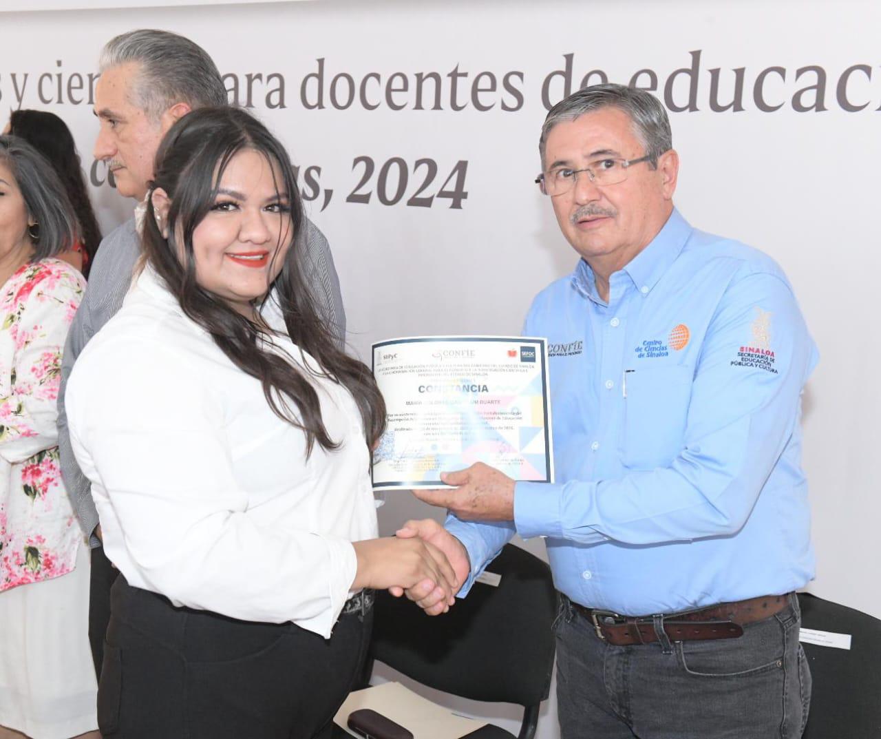 $!Reconocen a docentes de Sinaloa por participación en diplomados de matemáticas y ciencias