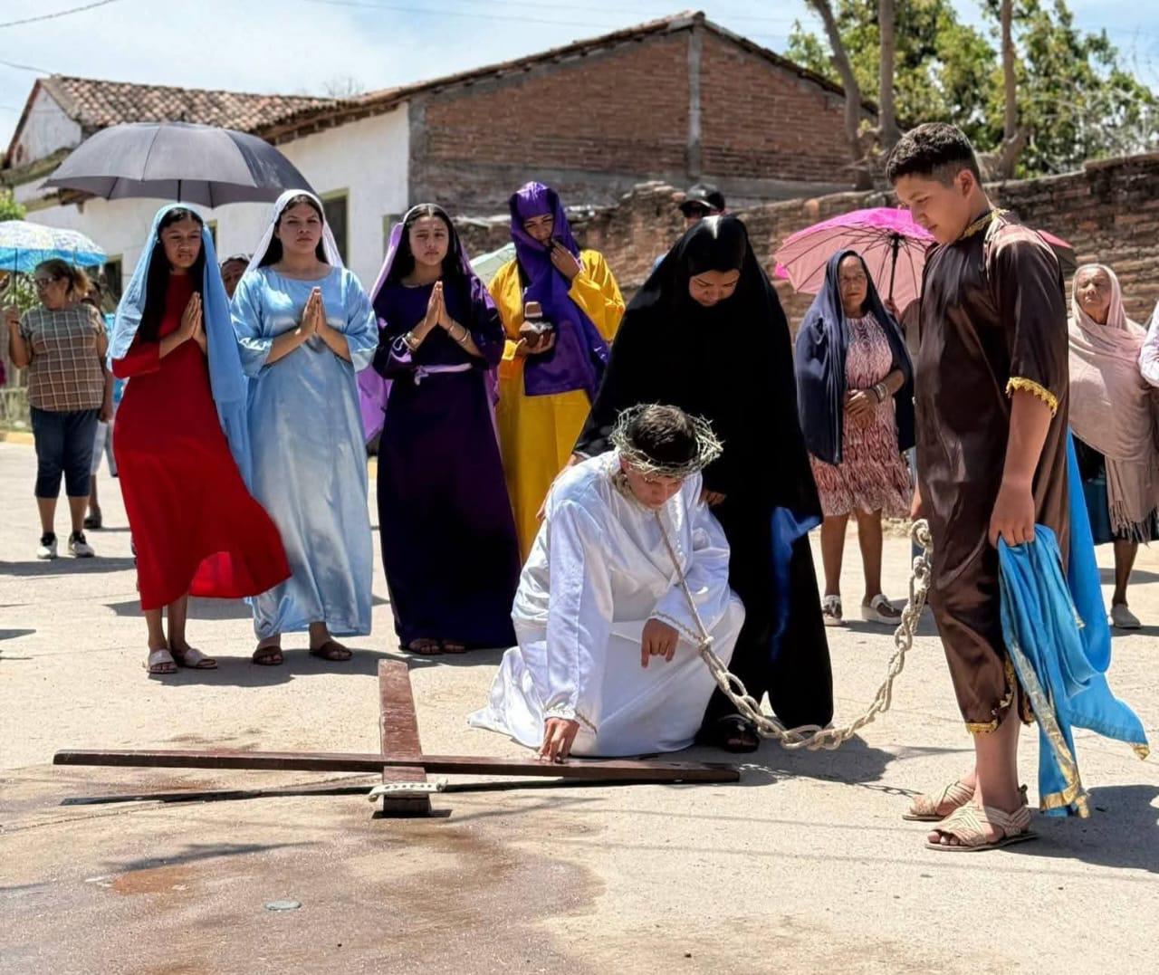 $!Jóvenes en Matatán reviven Viacrucis tras dos años de no realizarse