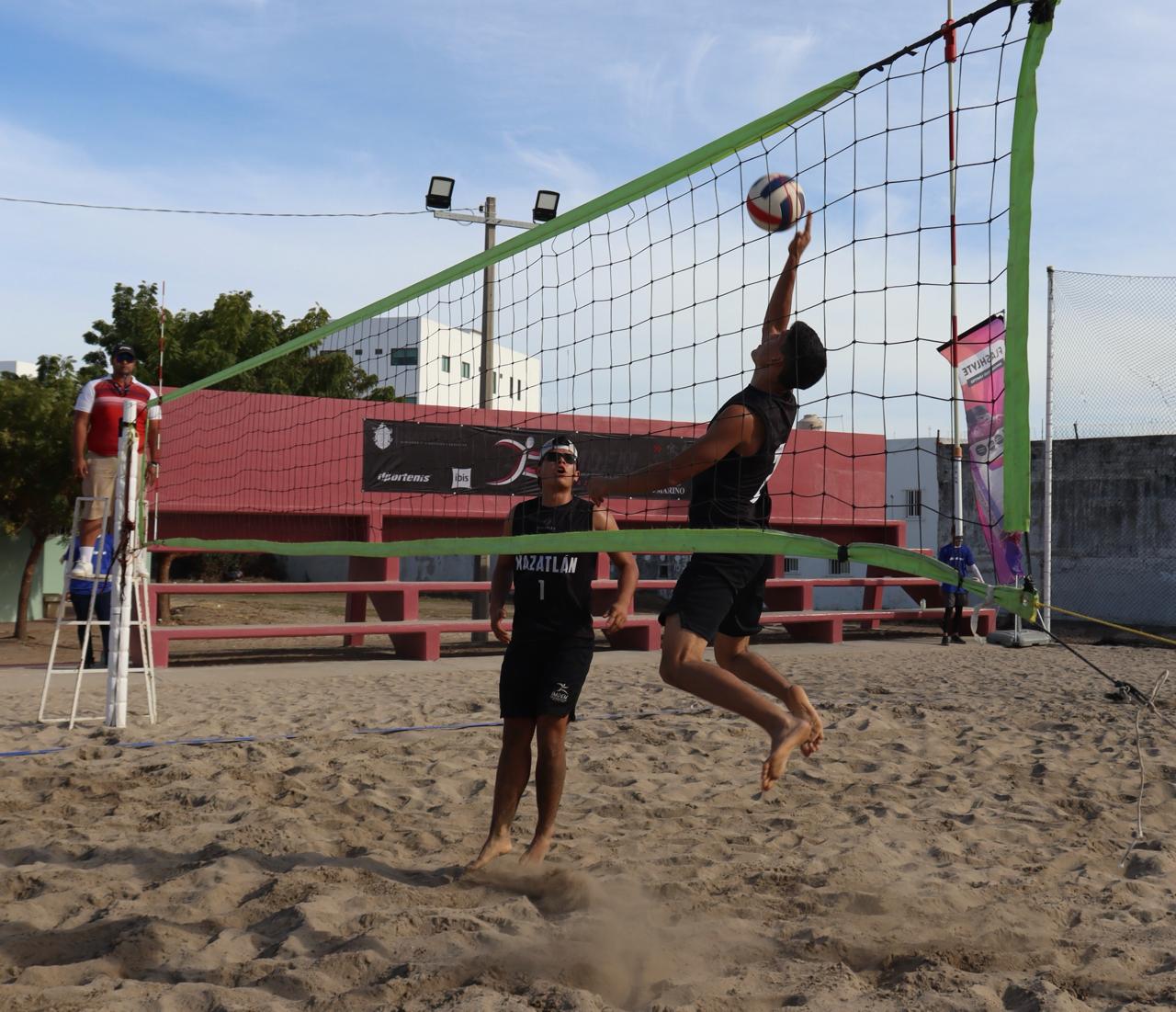 $!La primera es de plata para Mazatlán, en estatal de voleibol de playa