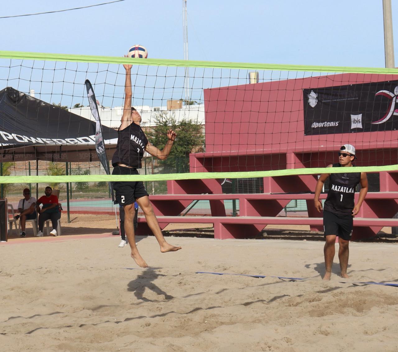 $!La primera es de plata para Mazatlán, en estatal de voleibol de playa