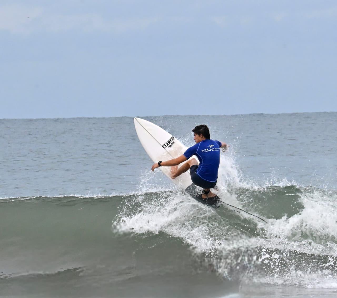 $!Dominan el mar en el municipal de surf, en Mazatlán