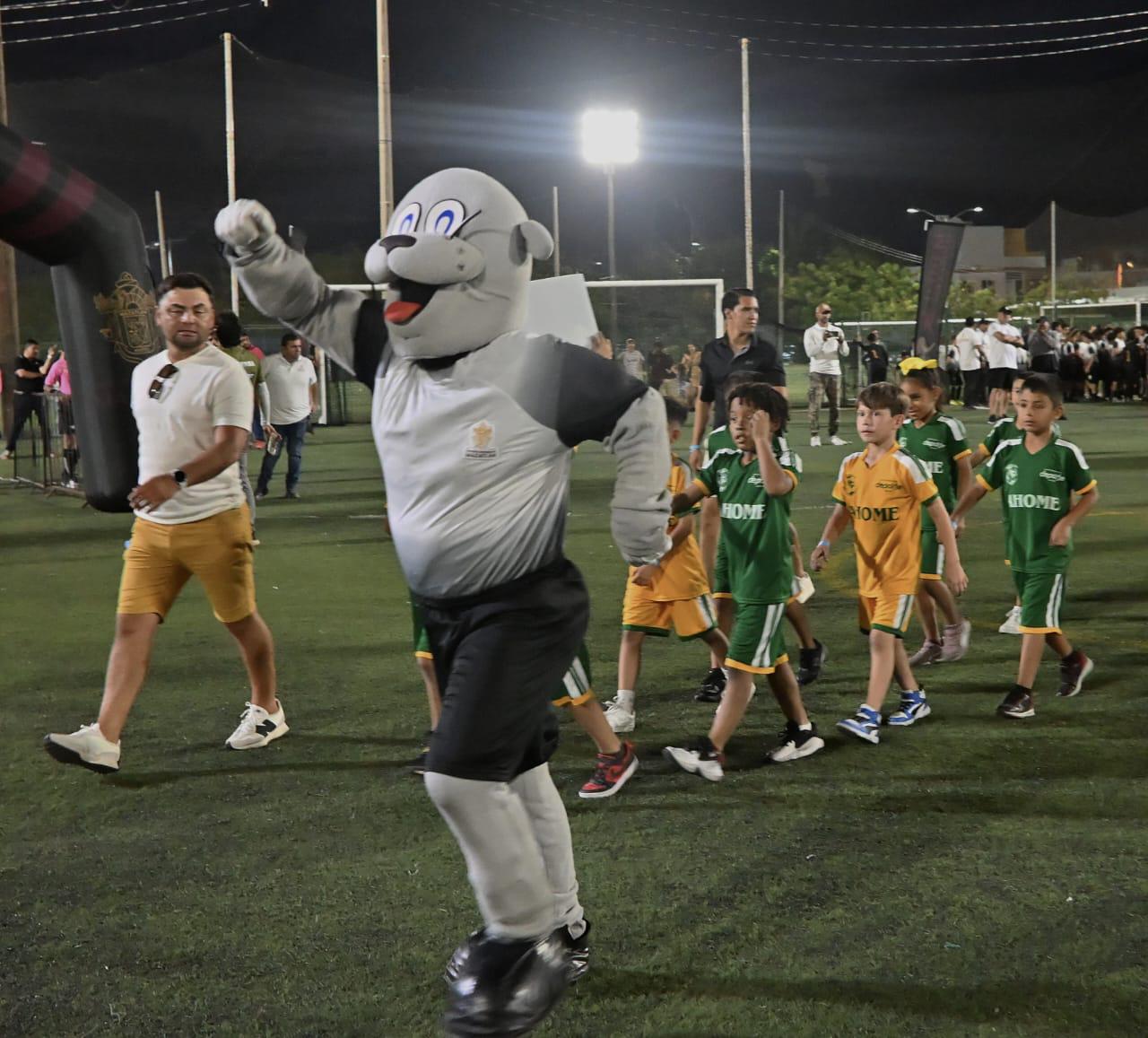 $!¡Encienden las emociones! Inauguran torneos estatales de futbol en Mazatlán
