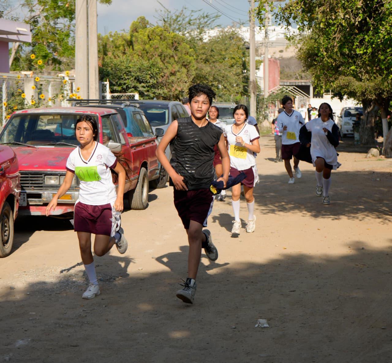 $!Carrera Kilómetros por la Paz une a El Castillo en Mazatlán