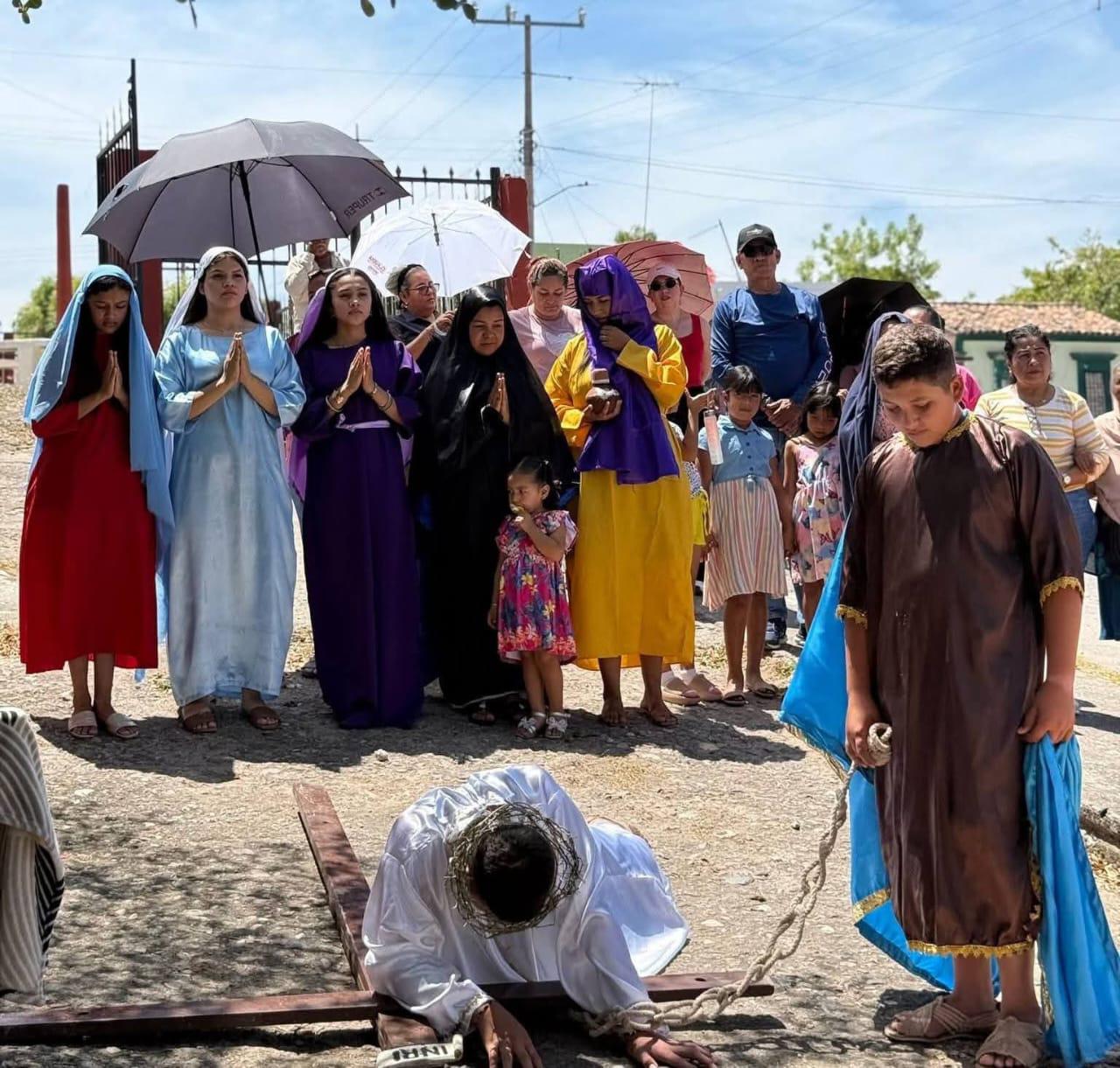 $!Jóvenes en Matatán reviven Viacrucis tras dos años de no realizarse