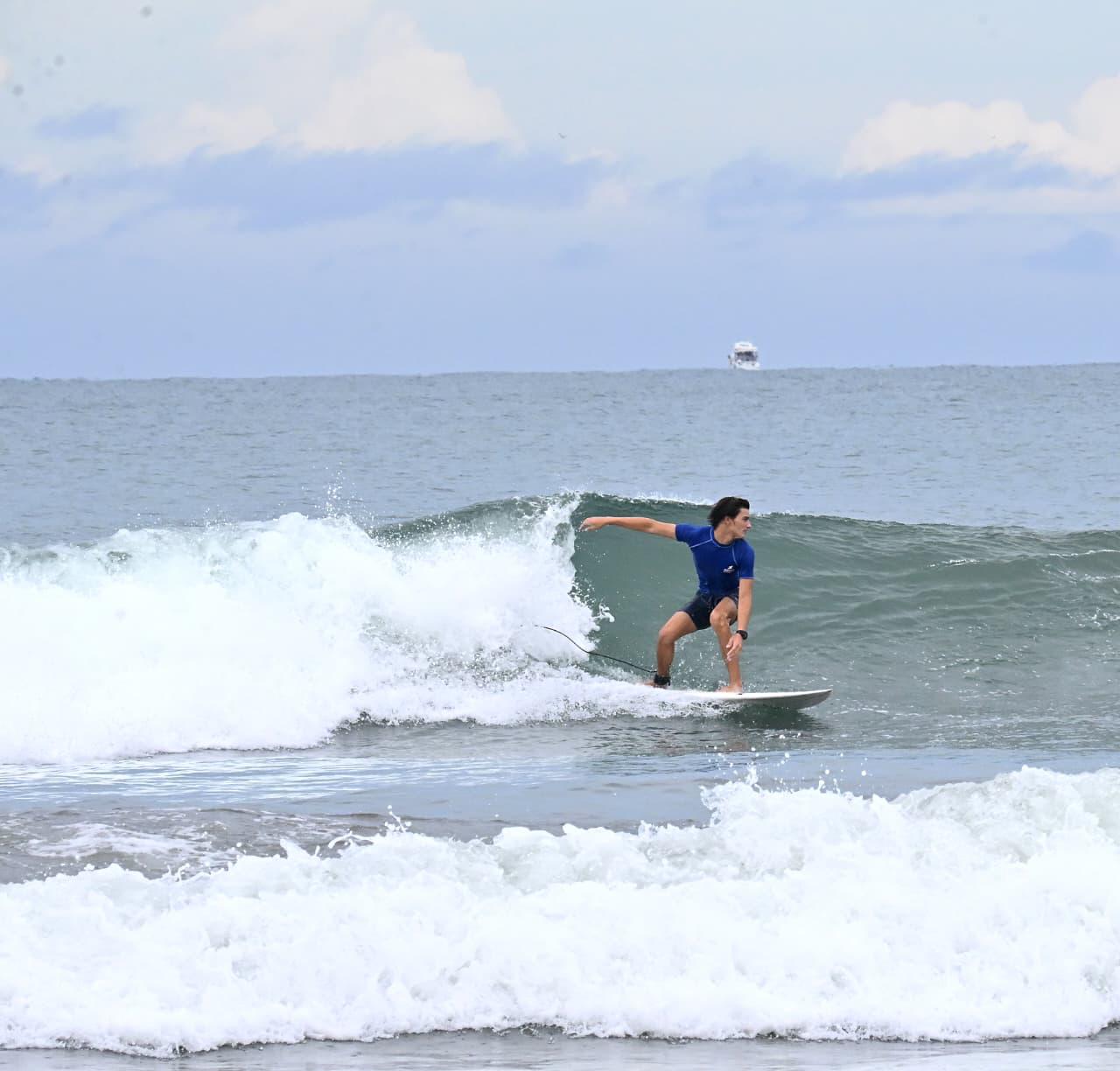 $!Dominan el mar en el municipal de surf, en Mazatlán