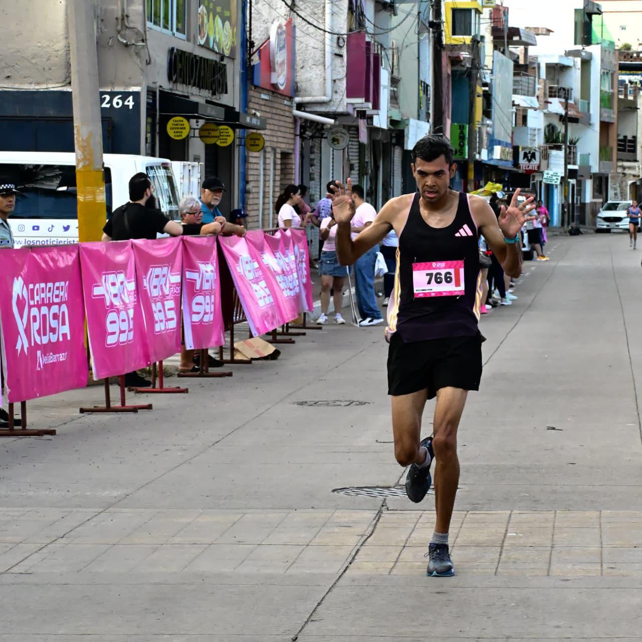 $!Promueven prevención del cáncer de mama con la tradicional Carrera Rosa en el malecón de Mazatlán