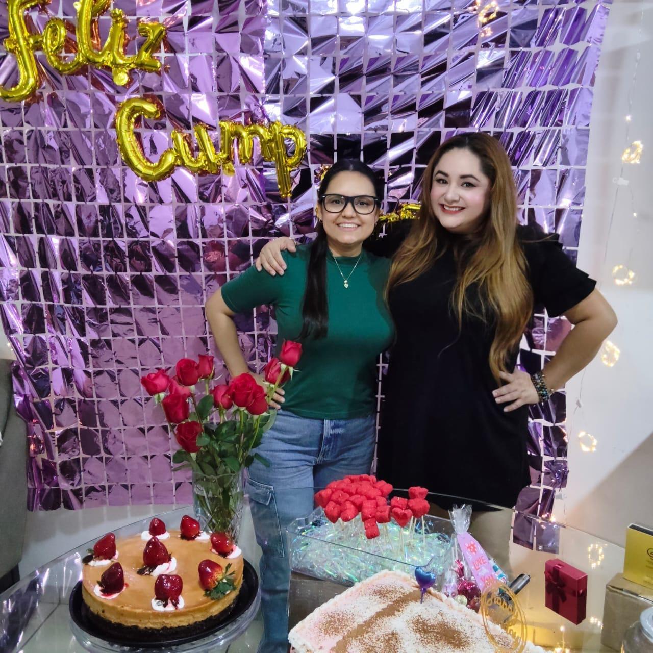 $!Aurora Zazueta, su sobrina, compartió con ella sus mejores deseos.