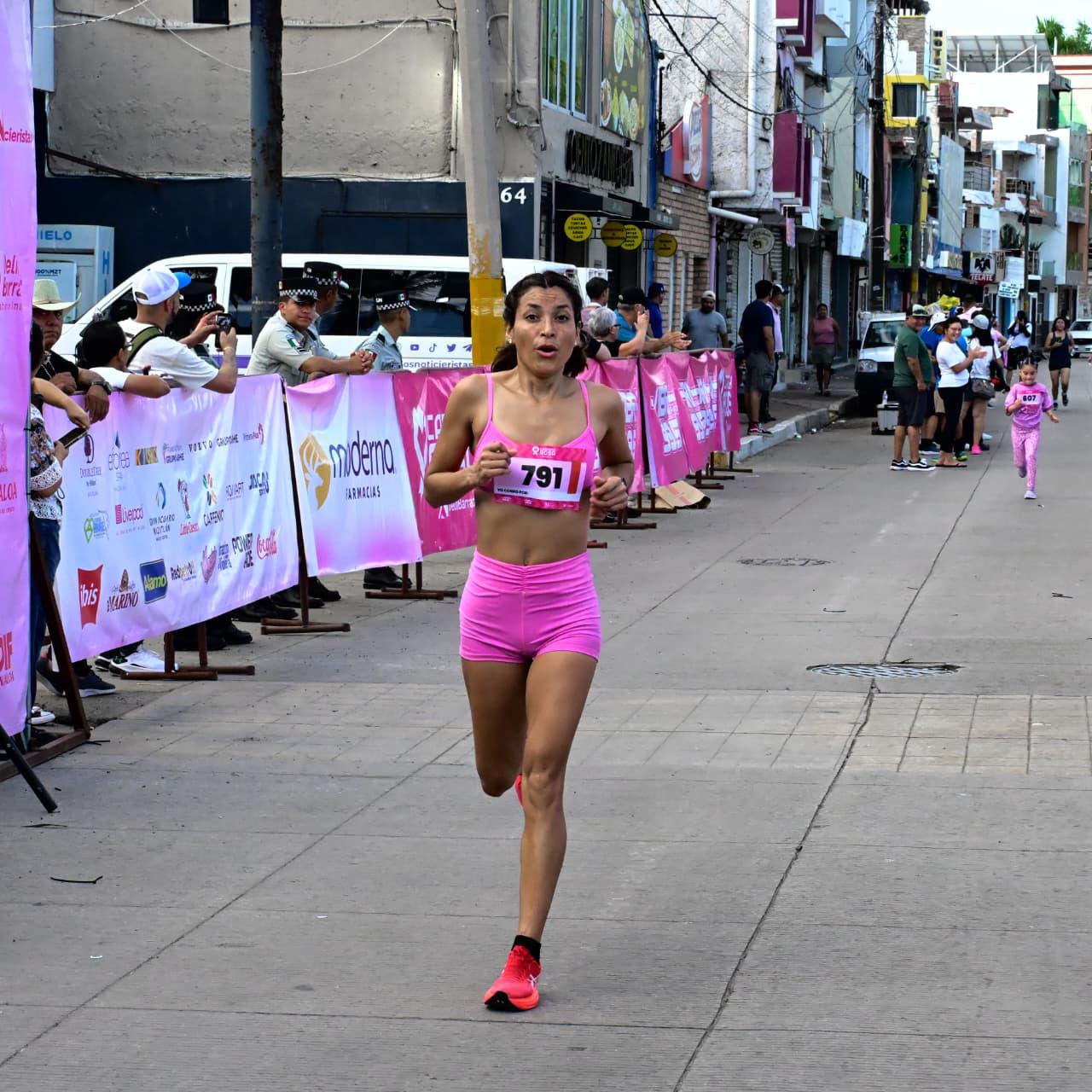 $!Promueven prevención del cáncer de mama con la tradicional Carrera Rosa en el malecón de Mazatlán