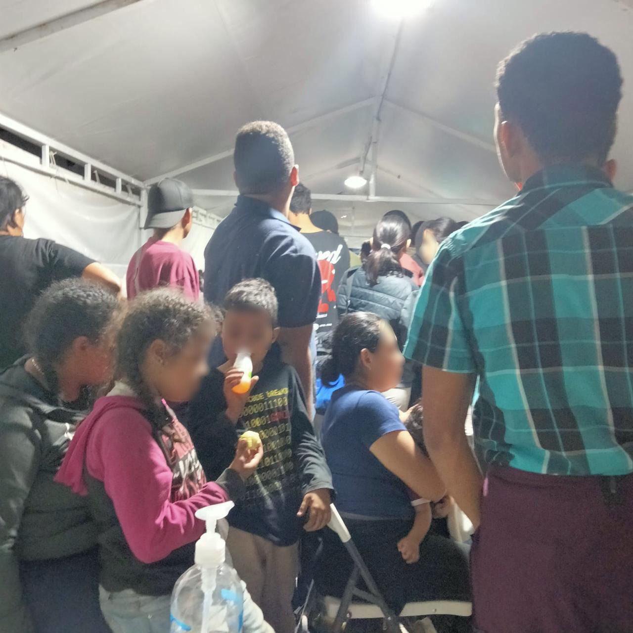 $!Localizan a 144 migrantes que eran transportados en un vagón de tren en Escobedo, Coahuila
