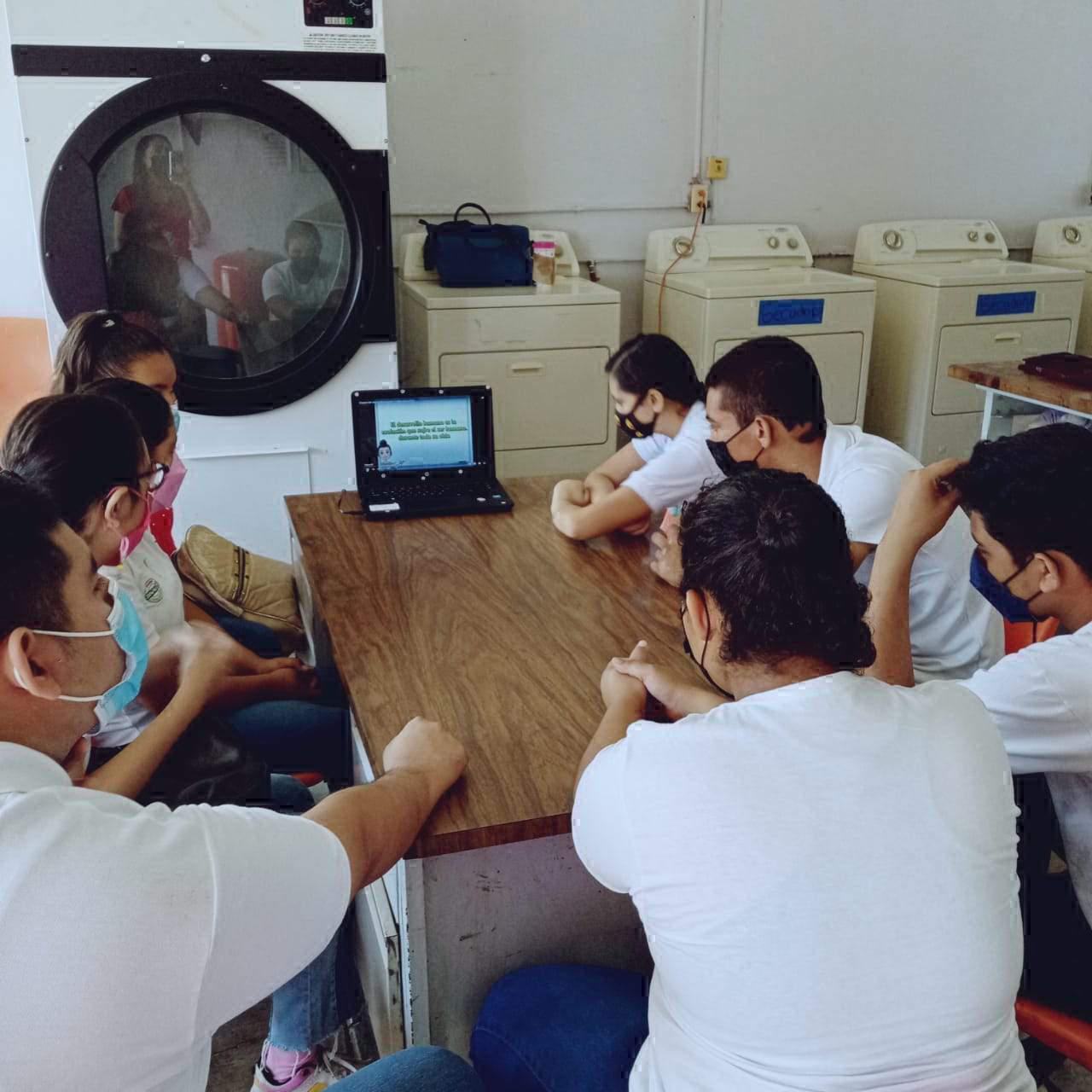 $!Requieren ayuda alumnos del CAM 11 para reactivar lavandería