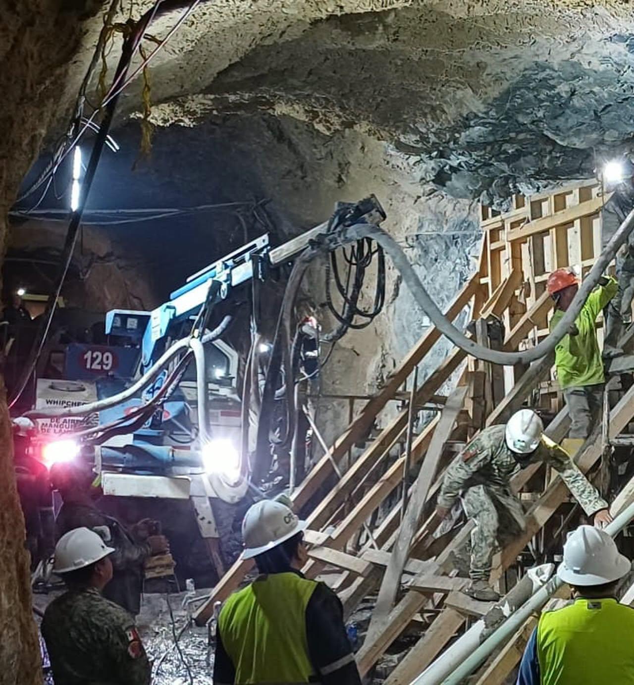 $!Continúan labores para encontrar a Isidro, desaparecido en la mina Santa Fe en Rosario