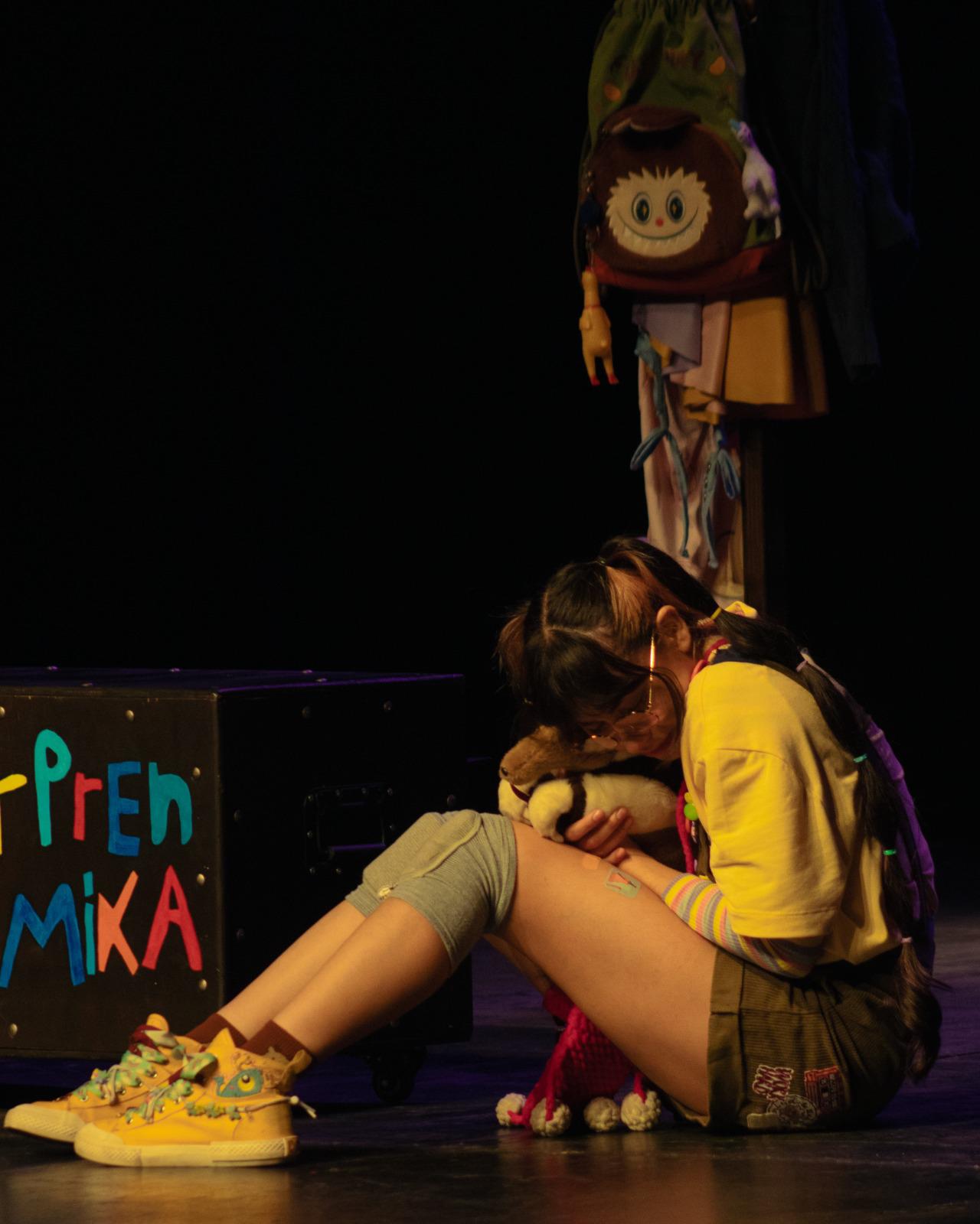 $!Mika y su oso de peluche fue seleccionada por su propuesta escénica que combina sensibilidad, inclusión y teatro para las infancias.