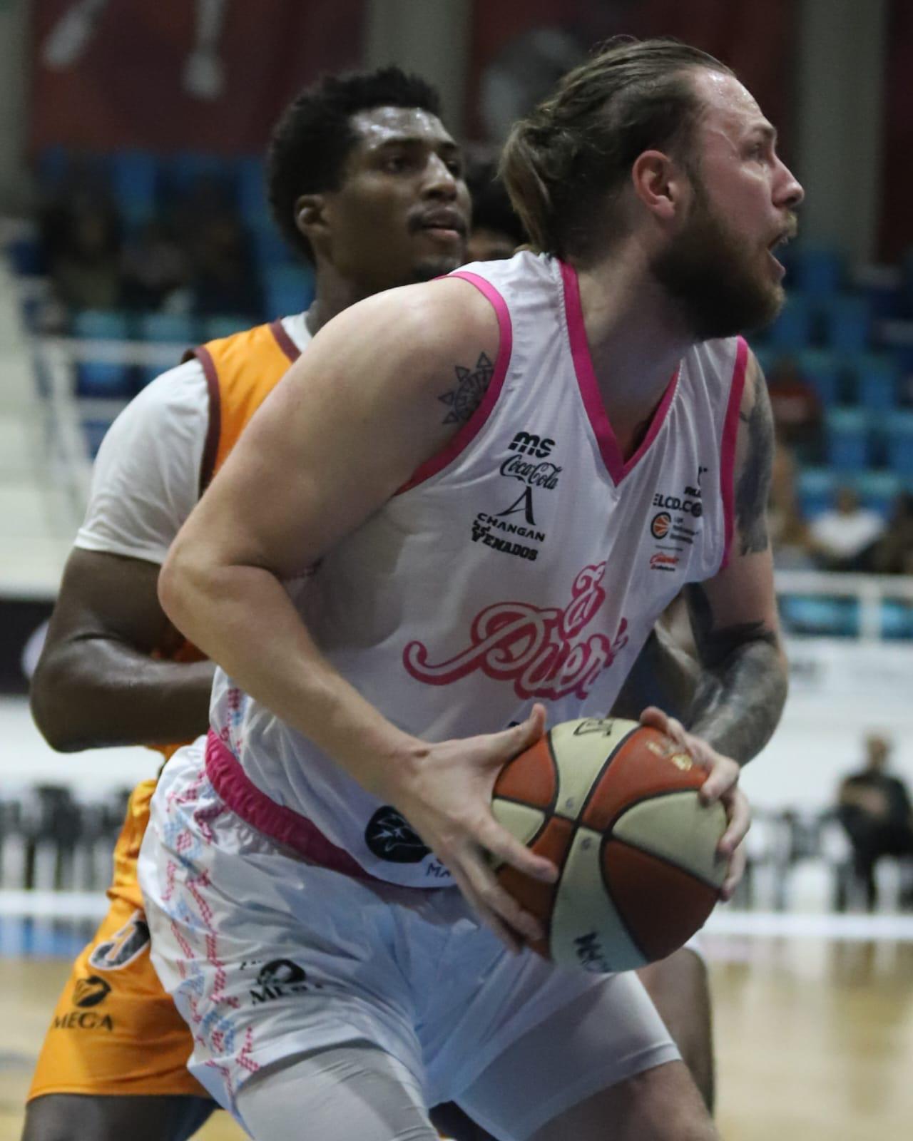 $!Venados Basketball liga triunfos en inicio de serie en el puerto