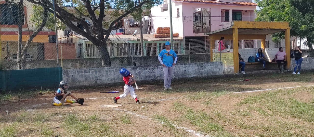 $!Peloteritos del Pelikanos se alistan para competir en la Copa del Pavo