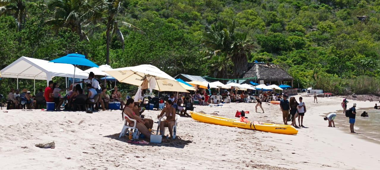 $!Disfrutan un domingo familiar en la Isla Venados