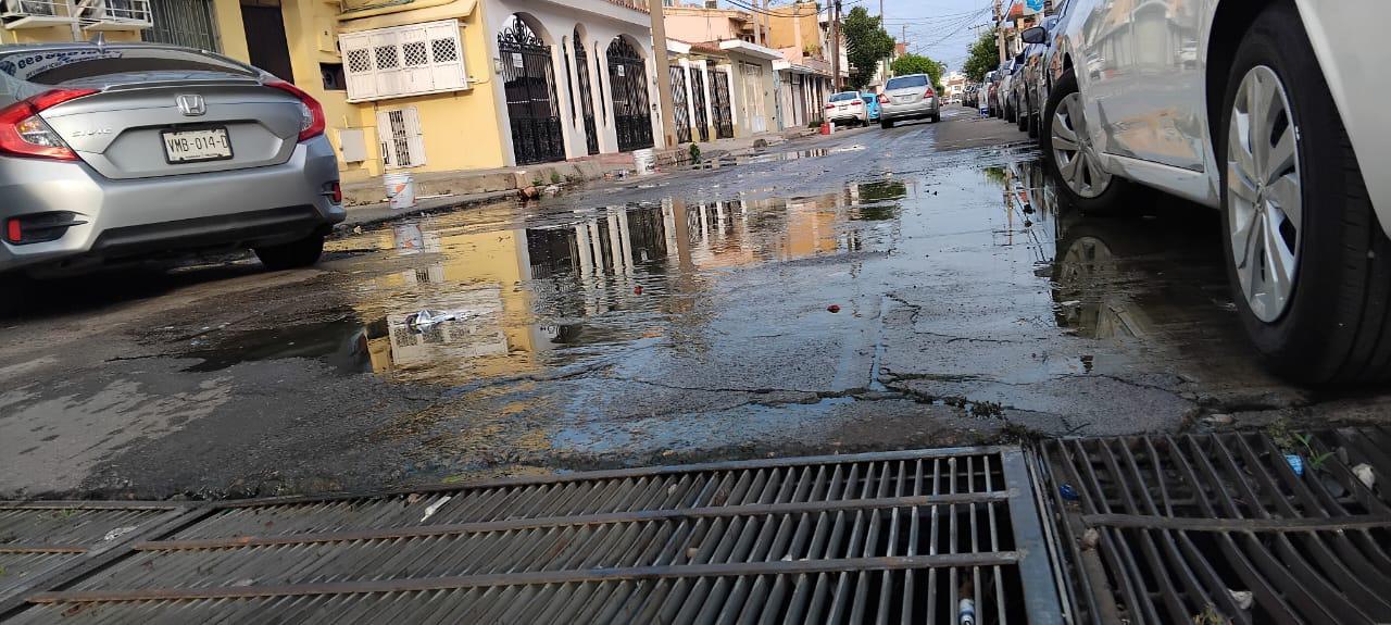 $!Persisten las fugas de drenaje en el fraccionamiento Sembradores de la Amistad