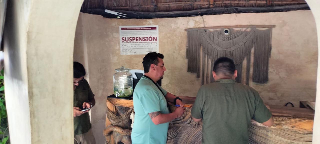 $!Suspenden hoteles y establecimientos en Tulum, Quintana Roo, por no exhibir precios y costos excesivos en alimentos