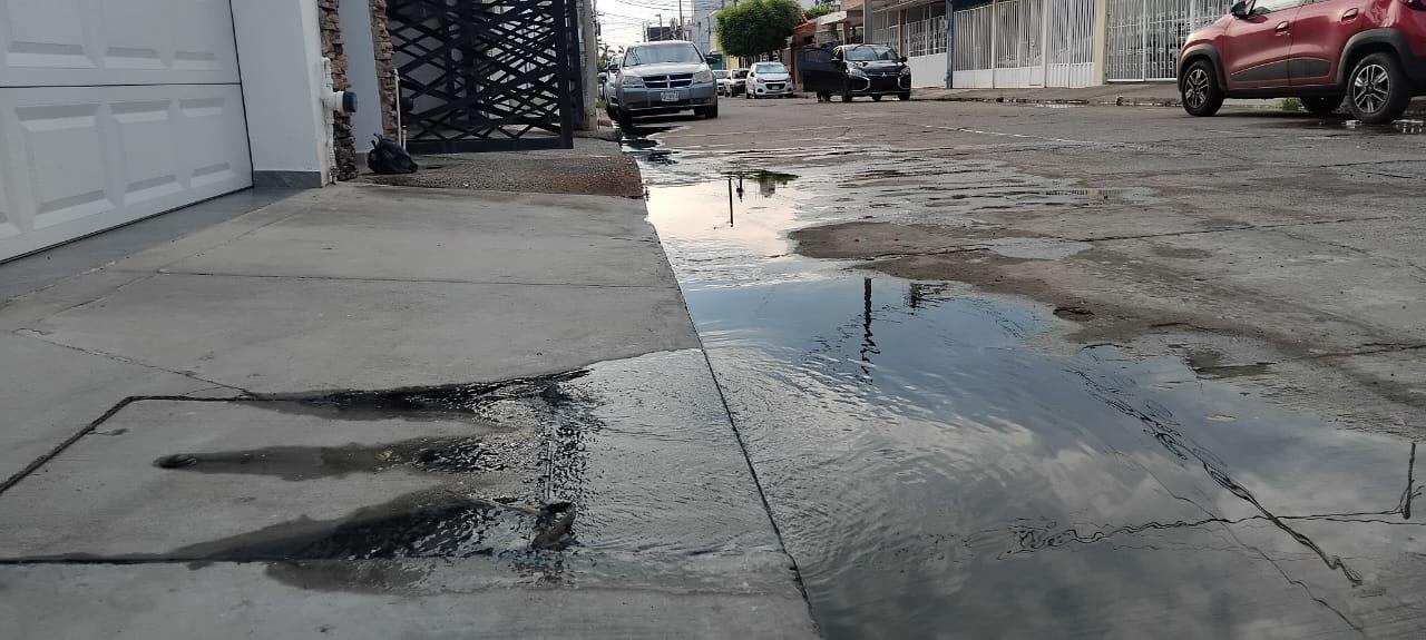 $!Persisten las fugas de drenaje en el fraccionamiento Sembradores de la Amistad